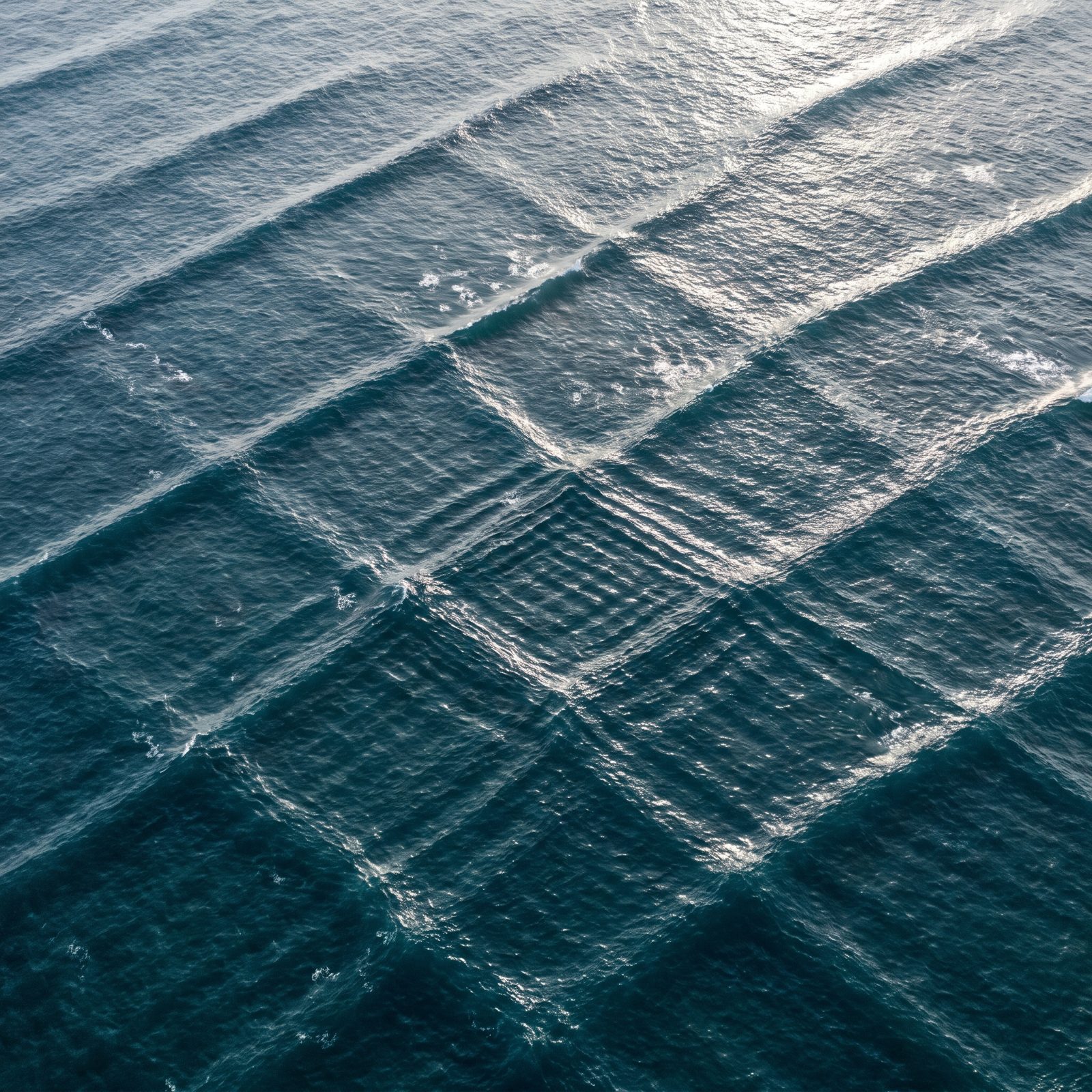 Intersecting Wave Trains Reveal Winds or Swells Arriving From Different Directions