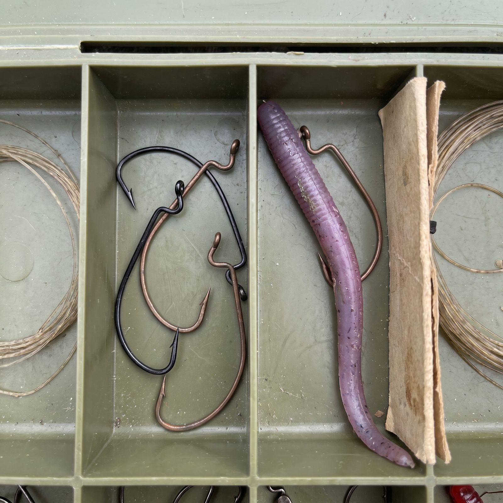 Offset Worm Hooks for Soft-Plastic Rigging