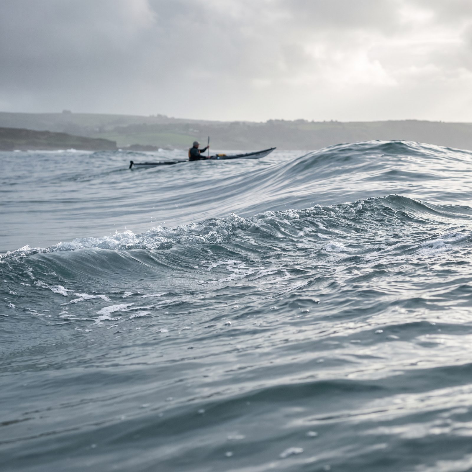 Short Wind Chop Running Against the Swell Signals a Local Wind Change