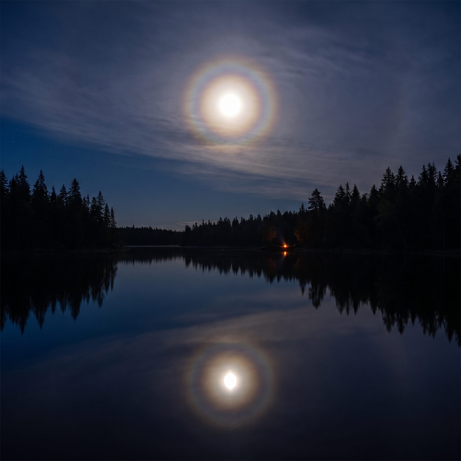 A Shrinking Ring Around the Moon Means the Cloud Droplets Are Growing